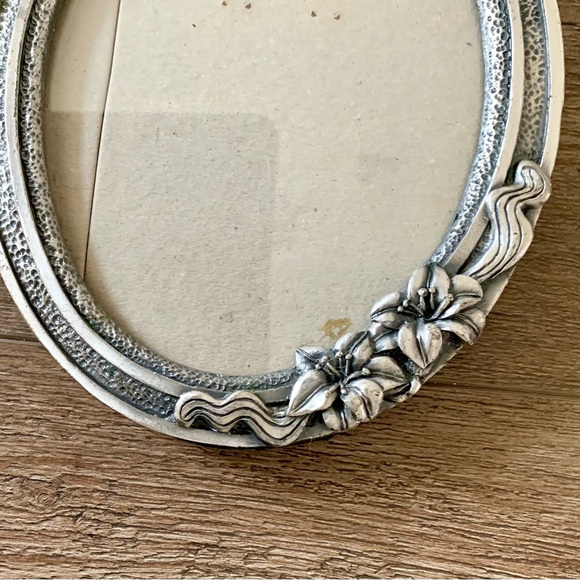 Vintage metal frame 6/7 inch - Picture 3 of 12